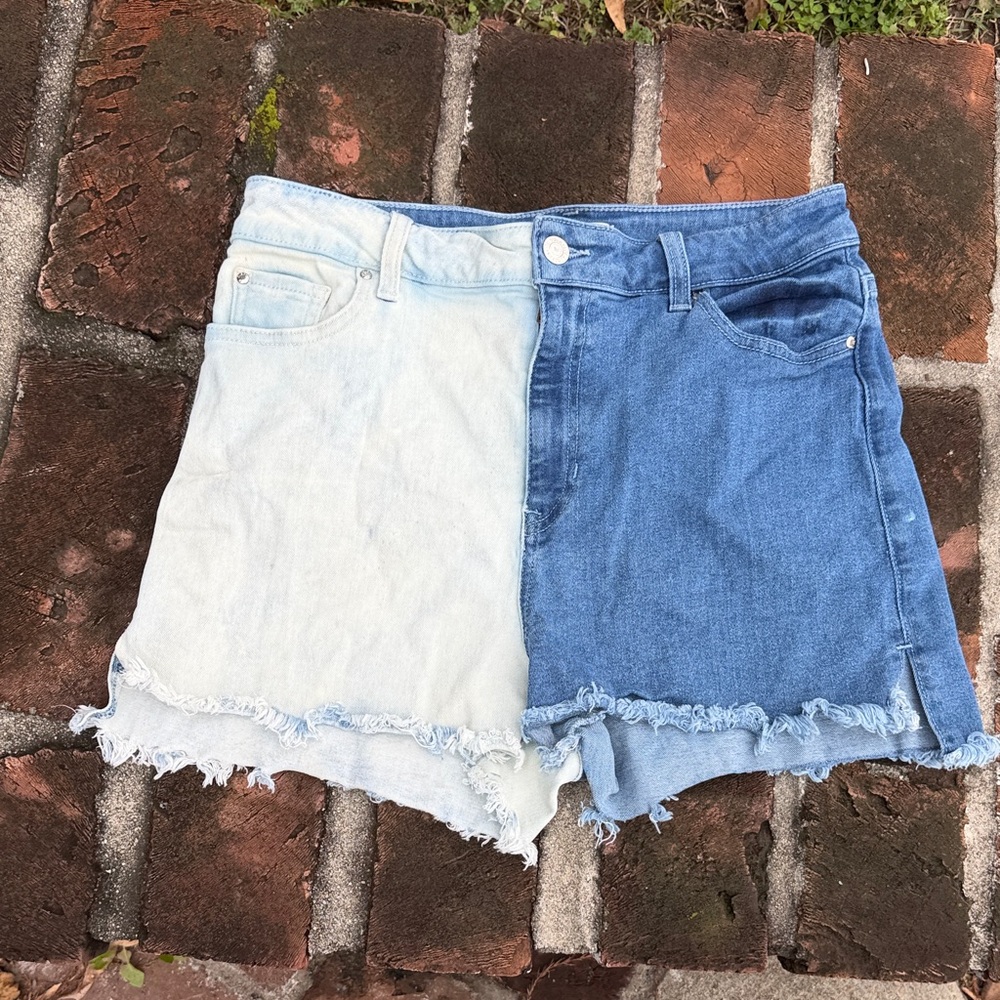 Guess jeans Two-Tone Denim Women Shorts size 28 - Picture 2 of 6